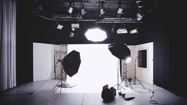 Kreatywna przestrzeń do pracy wizualnej – nowoczesne studio fotograficzne Kreatywna przestrzeń do pracy wizualnej – nowoczesne studio fotograficzne