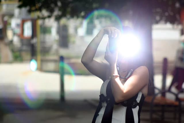 Poznaj proste sposoby jak fotografować z lampą błyskową - praktyczny poradnik Poznaj proste sposoby jak fotografować z lampą błyskową - praktyczny poradnik